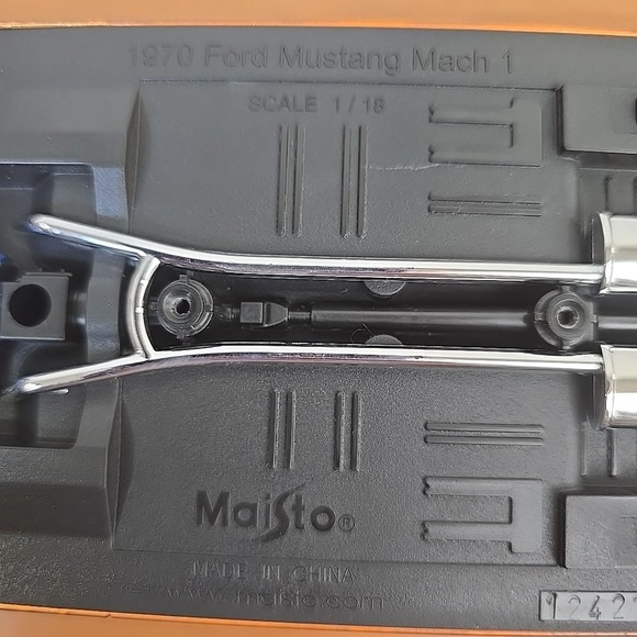 Maisto 1970 Ford Mustang Mach 1 Twister Special Diecast | Orange 1:18 Scale - Picture 13 of 13